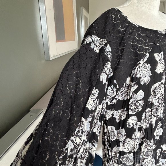 Free People Boho Chic Cotton Blend Lace Floral Top Loose Fit MED to LARGE - Picture 2 of 9